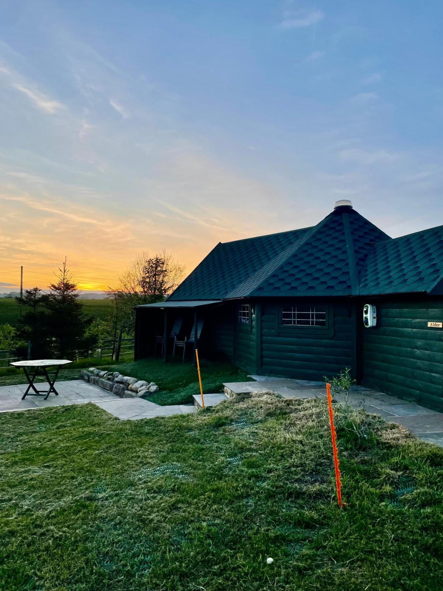 Holly Tree Glamping Cabins Wigglesworth Exterior foto